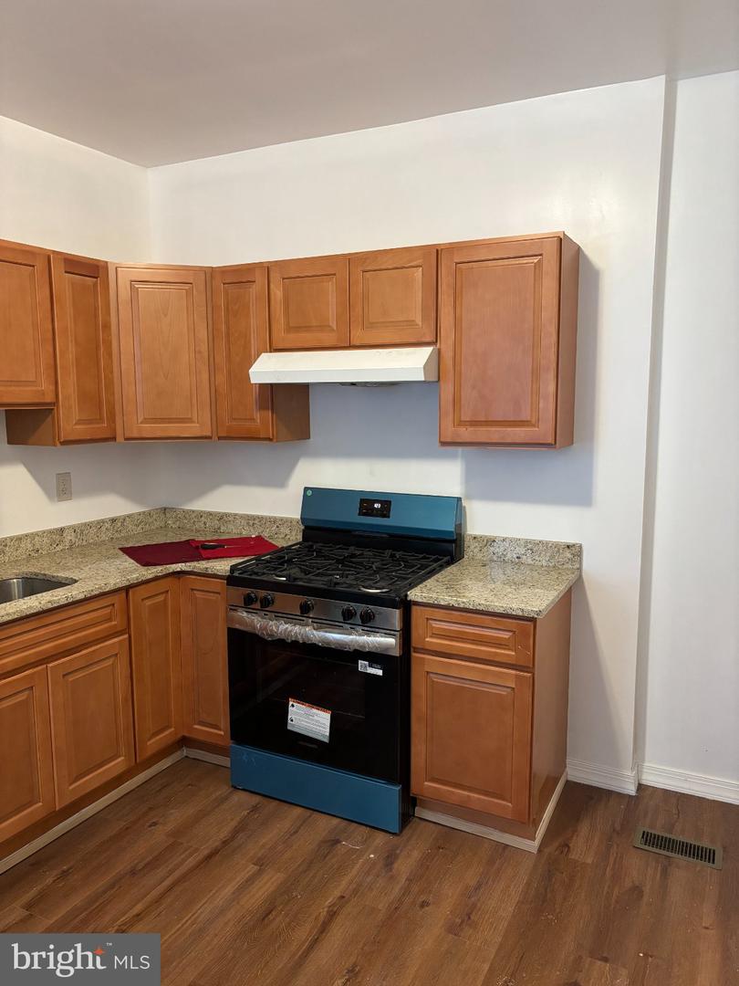 80 Race St Property Photo 6