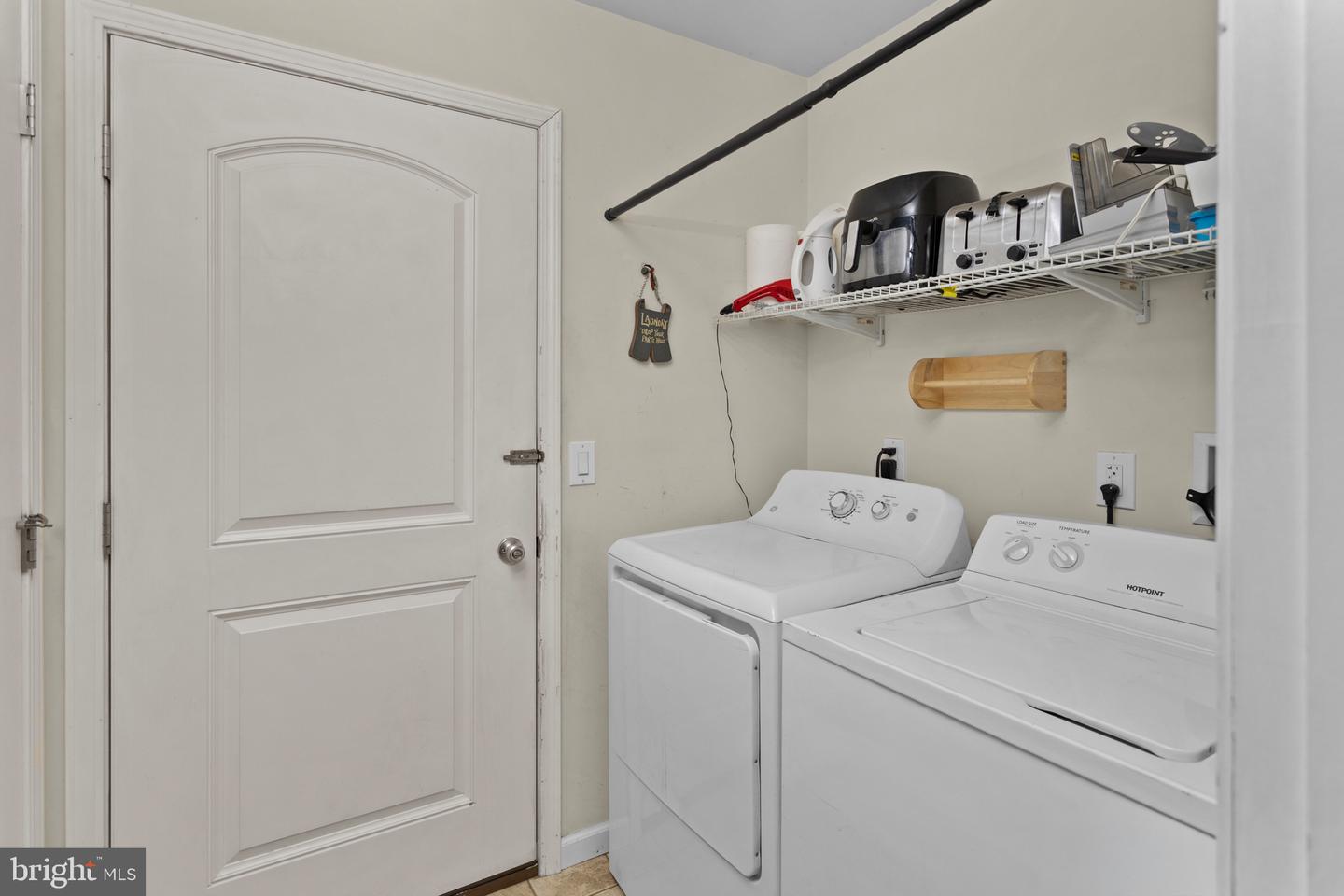 5 Sunset Blvd Property Photo 9