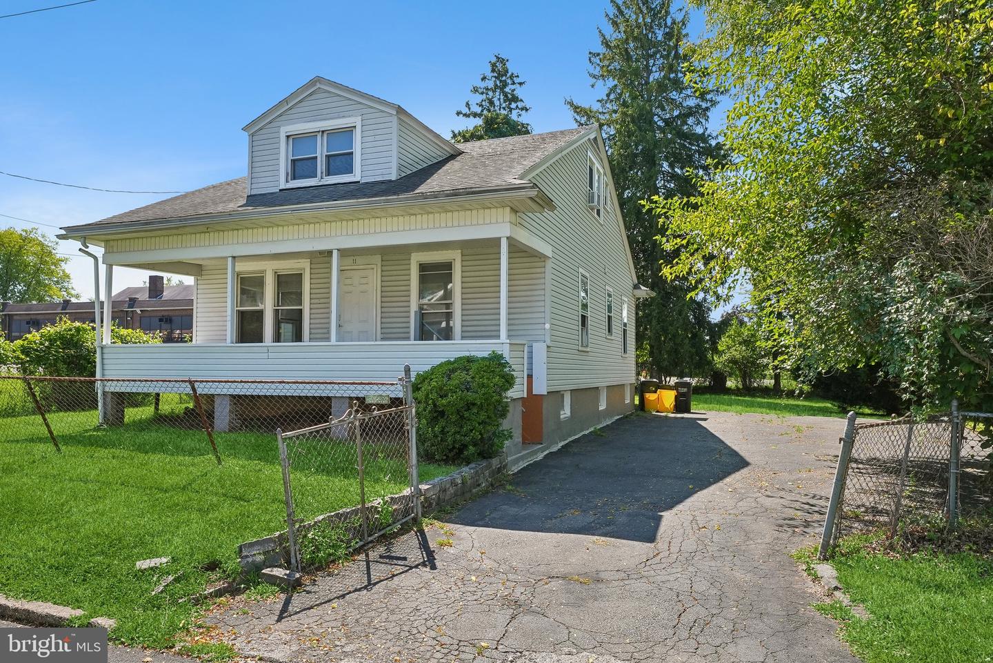 11 MAIN BLVD Property Photo 1