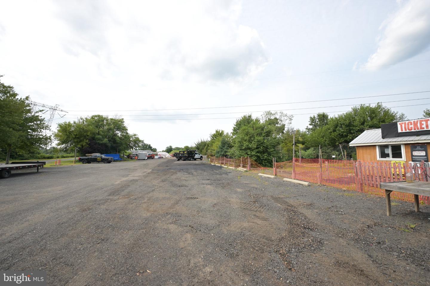 3 Circle Dr Property Photo 6