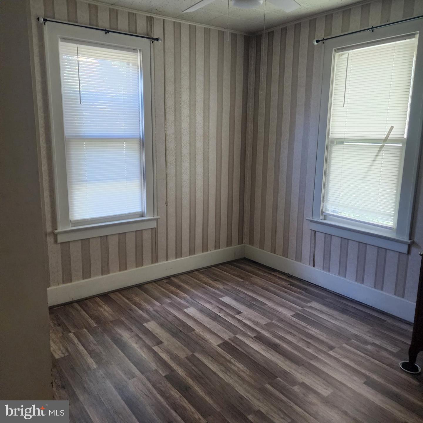 84 Maple Shade W Property Photo 11