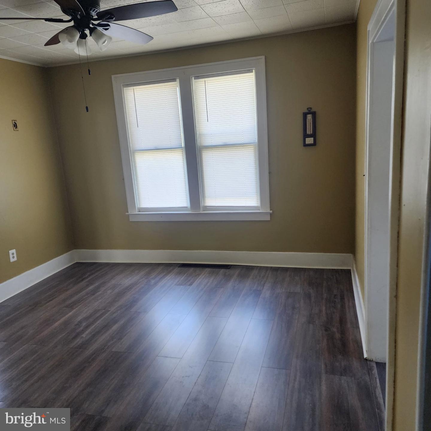 84 Maple Shade W Property Photo 12