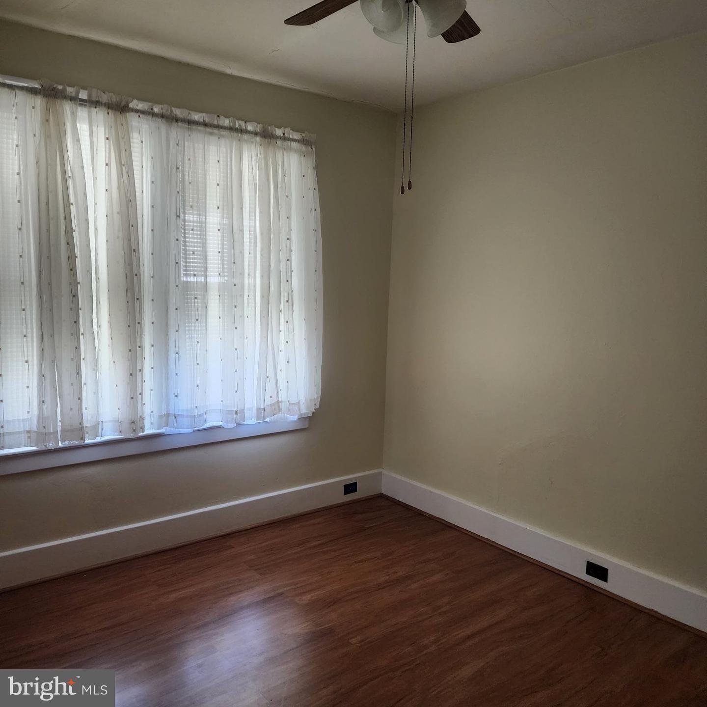 84 Maple Shade W Property Photo 14