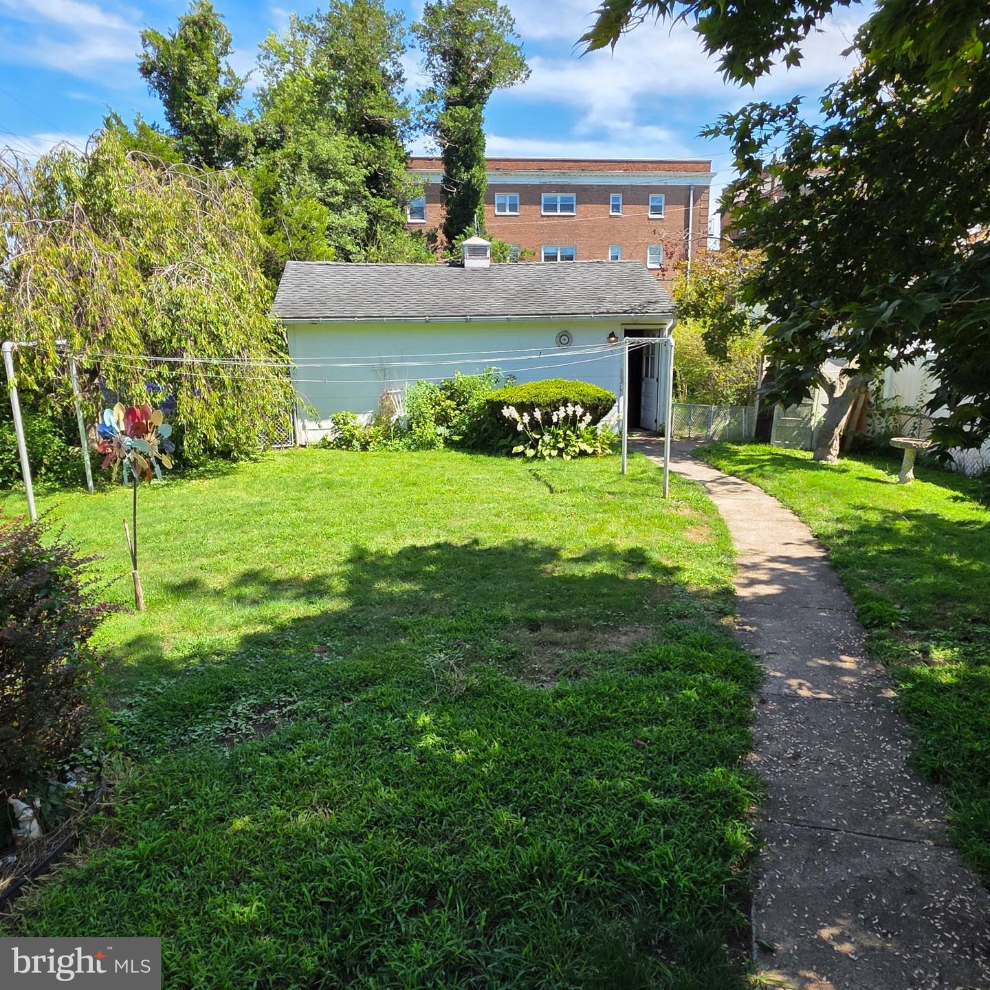 84 Maple Shade W Property Photo 24