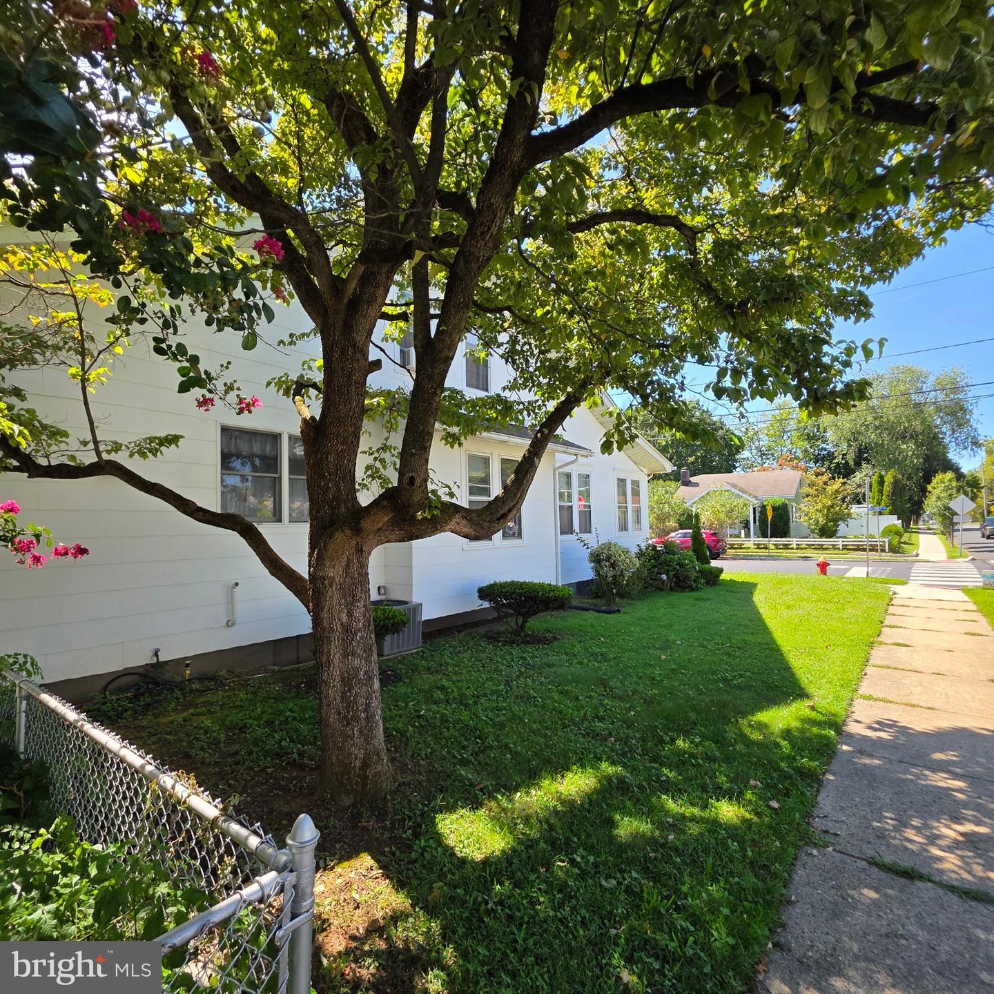 84 Maple Shade W Property Photo 27