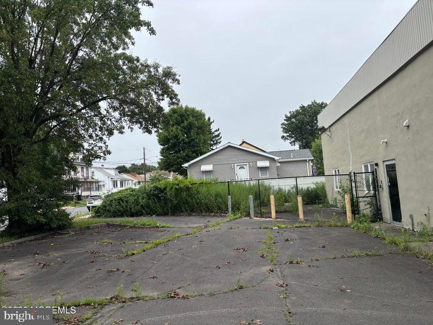 1202 S Olden Ave Property Photo 3