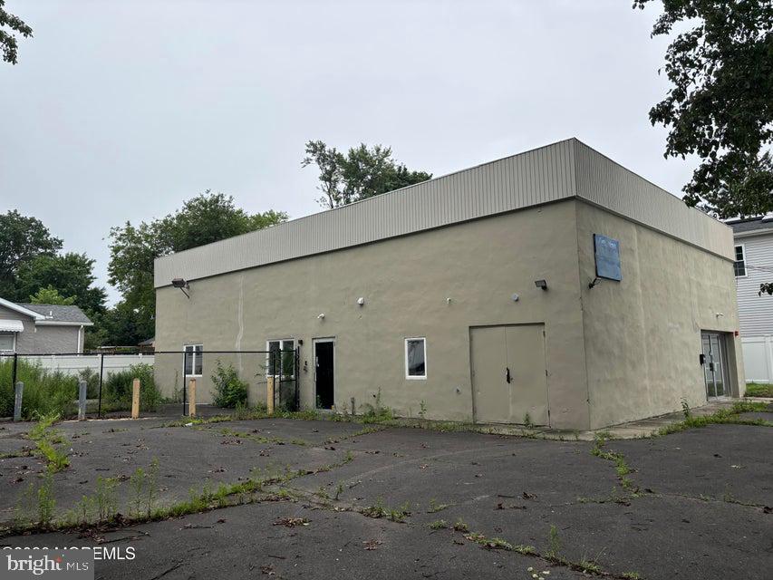 1202 S Olden Ave Property Photo 4