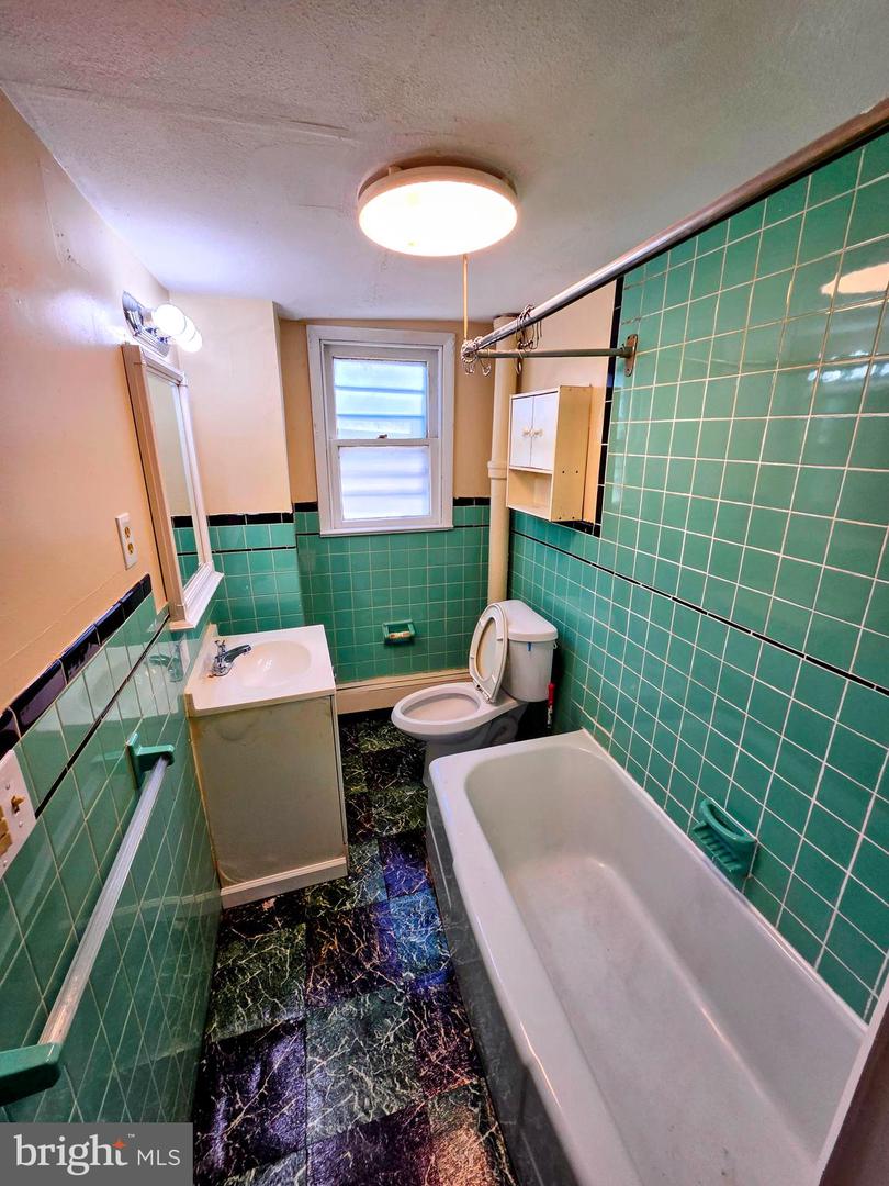 1016 Anderson St #2 Property Photo 5