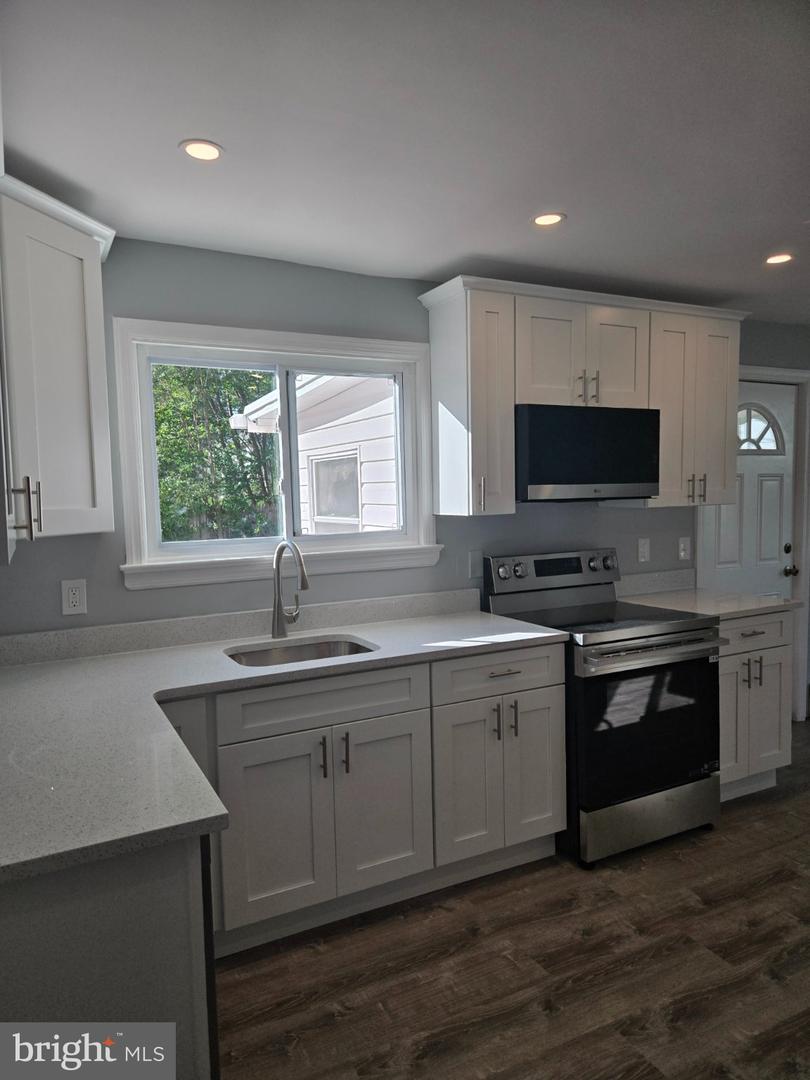 14 Hillman Ave Property Photo 3