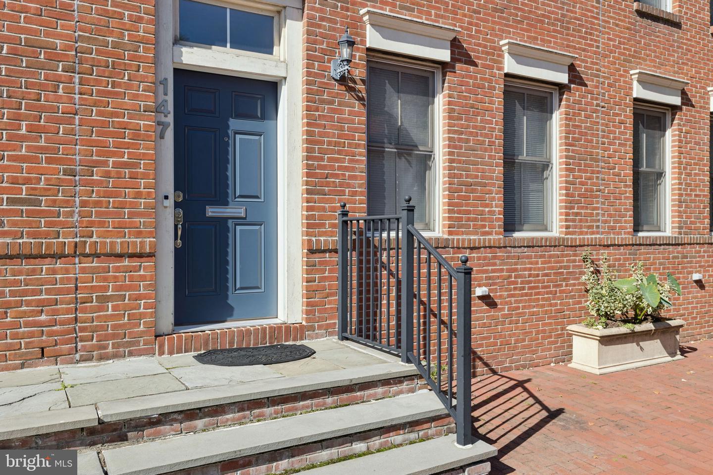 147 Jackson St Property Photo 2