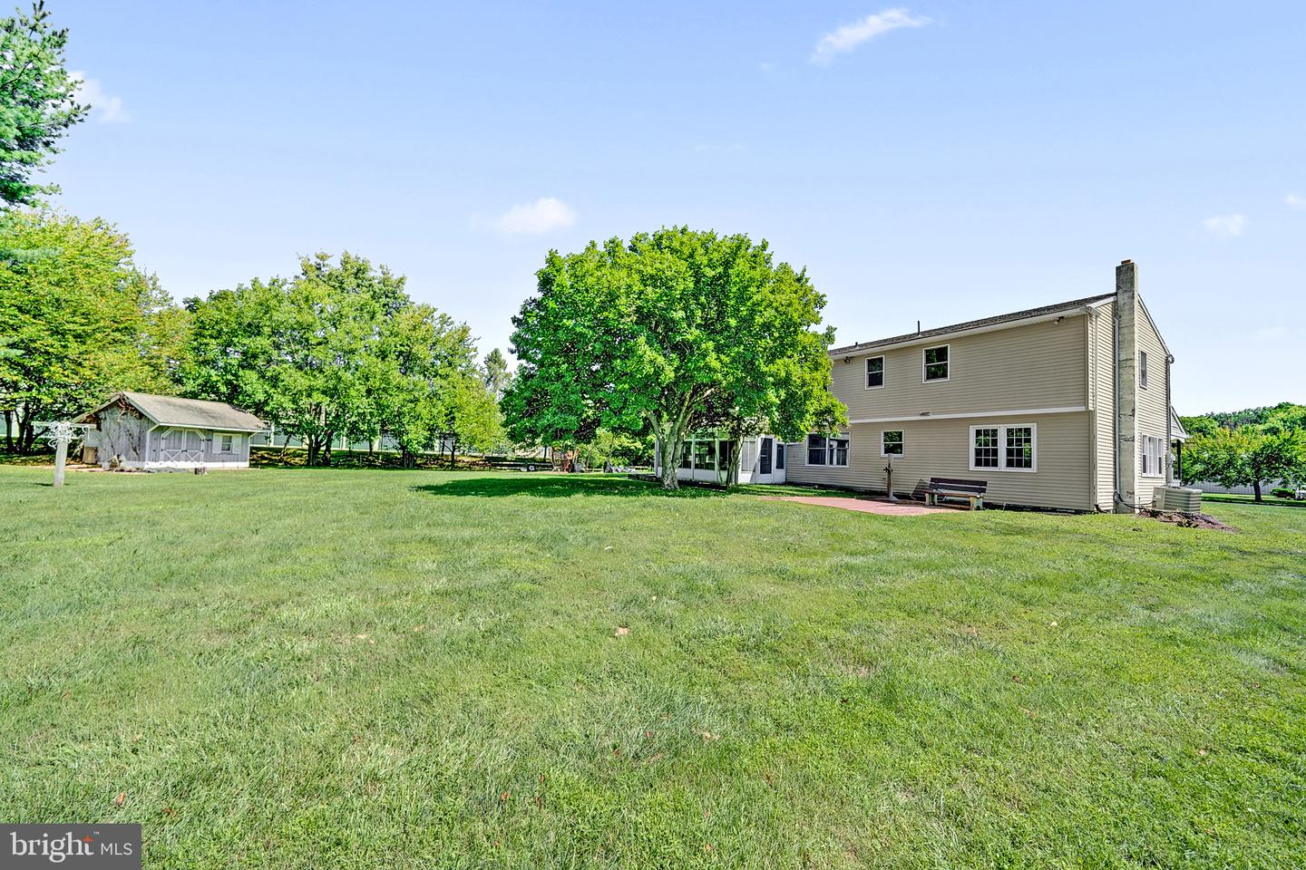 1575 Reed Rd Property Photo 3