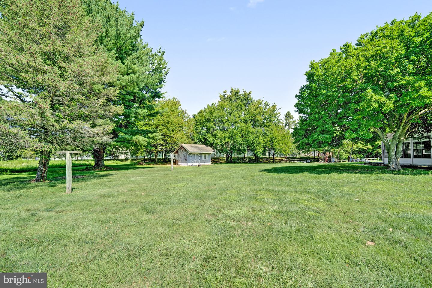 1575 Reed Rd Property Photo 4