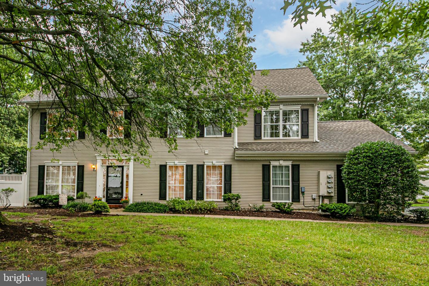1 HOWE CT