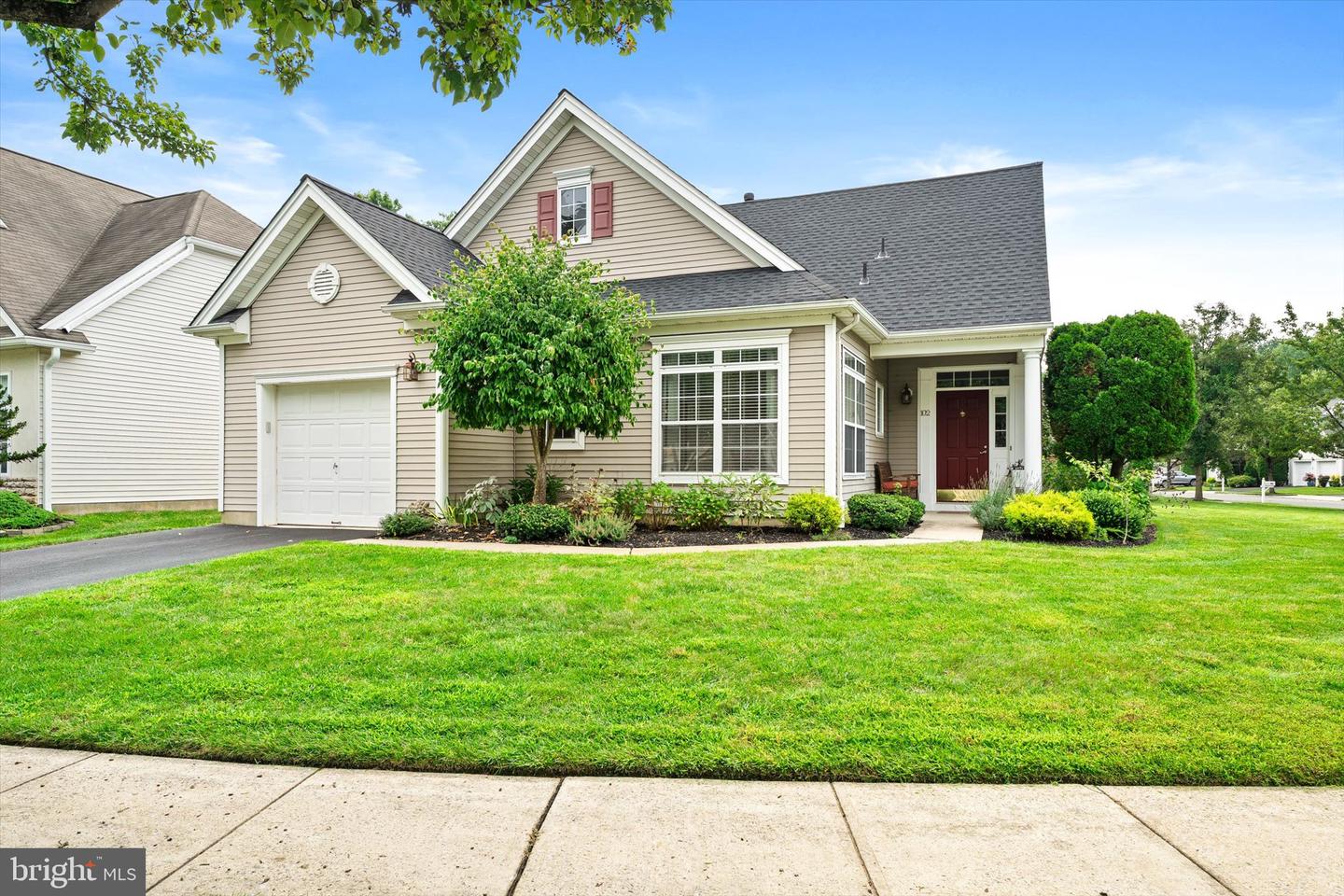 102 Rainflower Ln Property Photo 1