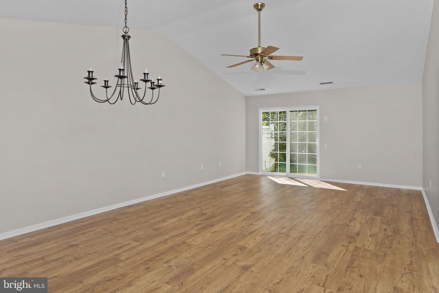 34 Kingston Blvd Property Photo 6