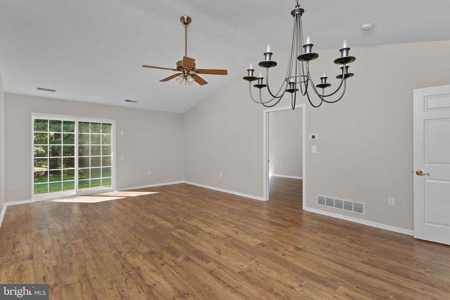 34 Kingston Blvd Property Photo 7