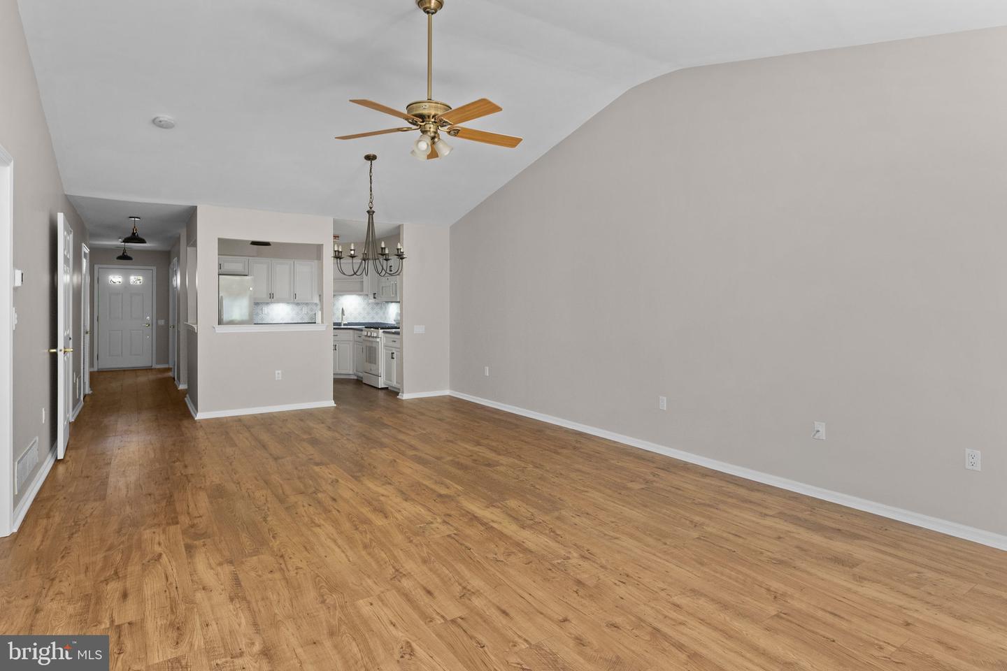 34 Kingston Blvd Property Photo 8