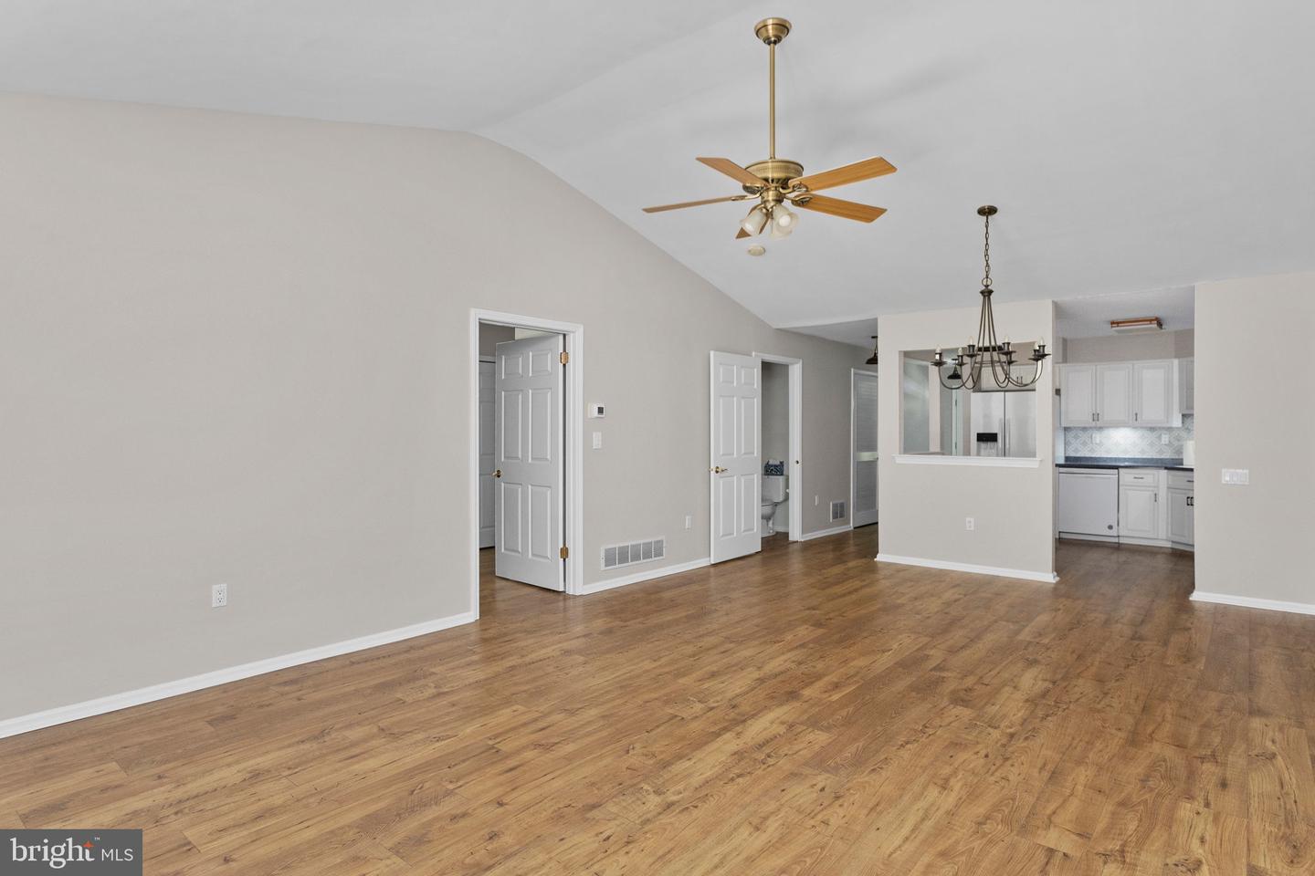 34 Kingston Blvd Property Photo 9