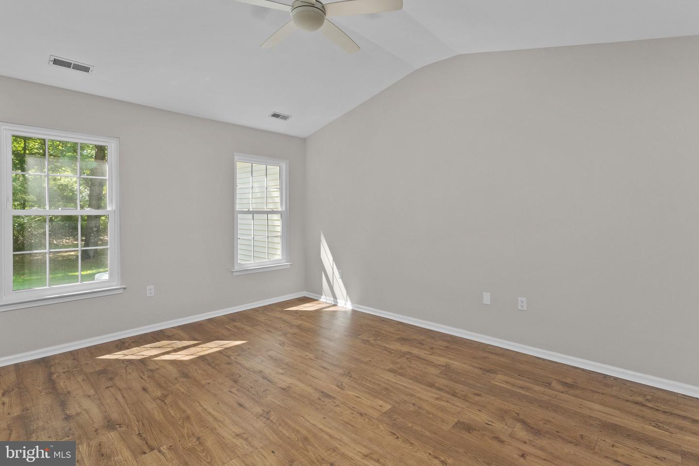 34 Kingston Blvd Property Photo 14