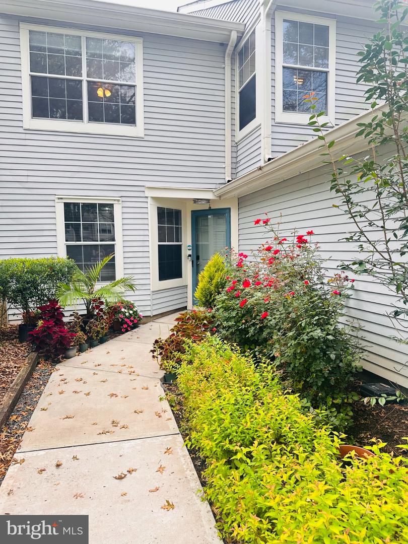 10 Colebrook Ct Property Photo 2
