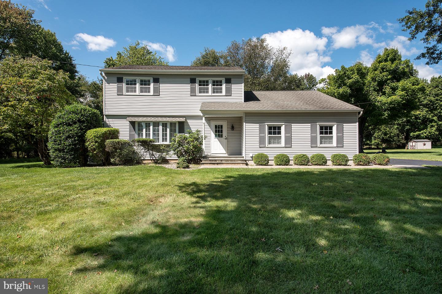 49 Lopatcong Dr Property Photo 1