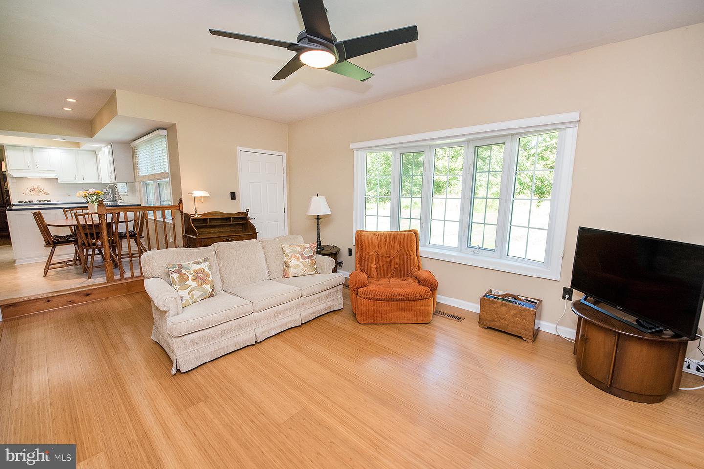49 Lopatcong Dr Property Photo 2