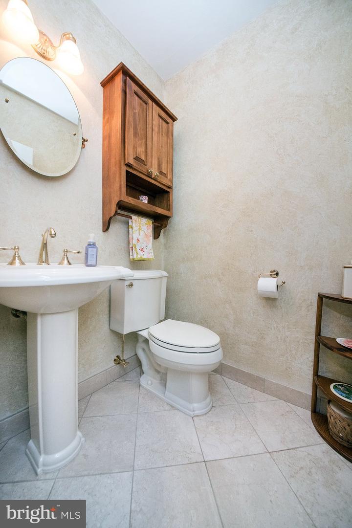 49 Lopatcong Dr Property Photo 8