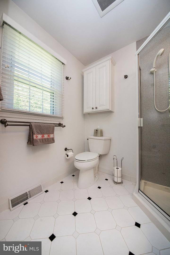 49 Lopatcong Dr Property Photo 18