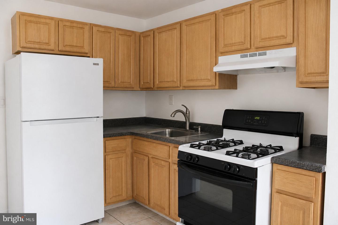 58 Elmhurst Ave #2 Property Photo 5