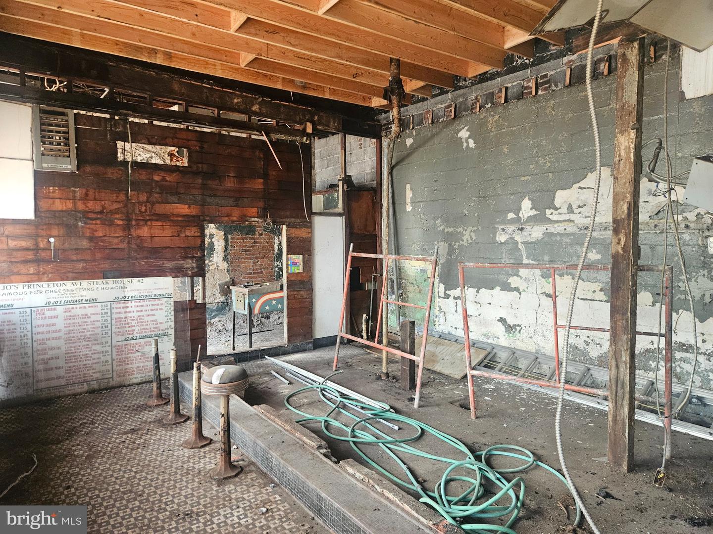 511 N Olden Ave Property Photo 5