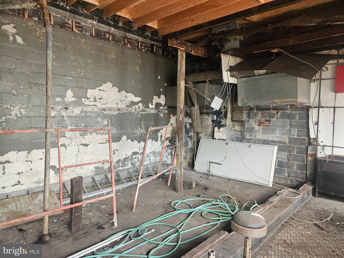 511 N Olden Ave Property Photo 6