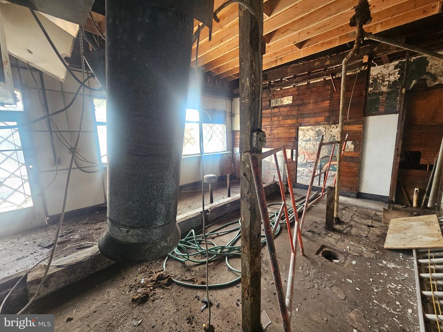 511 N Olden Ave Property Photo 9