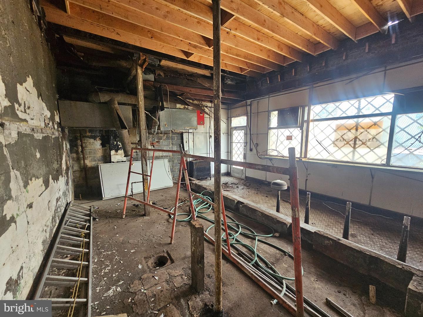 511 N Olden Ave Property Photo 12