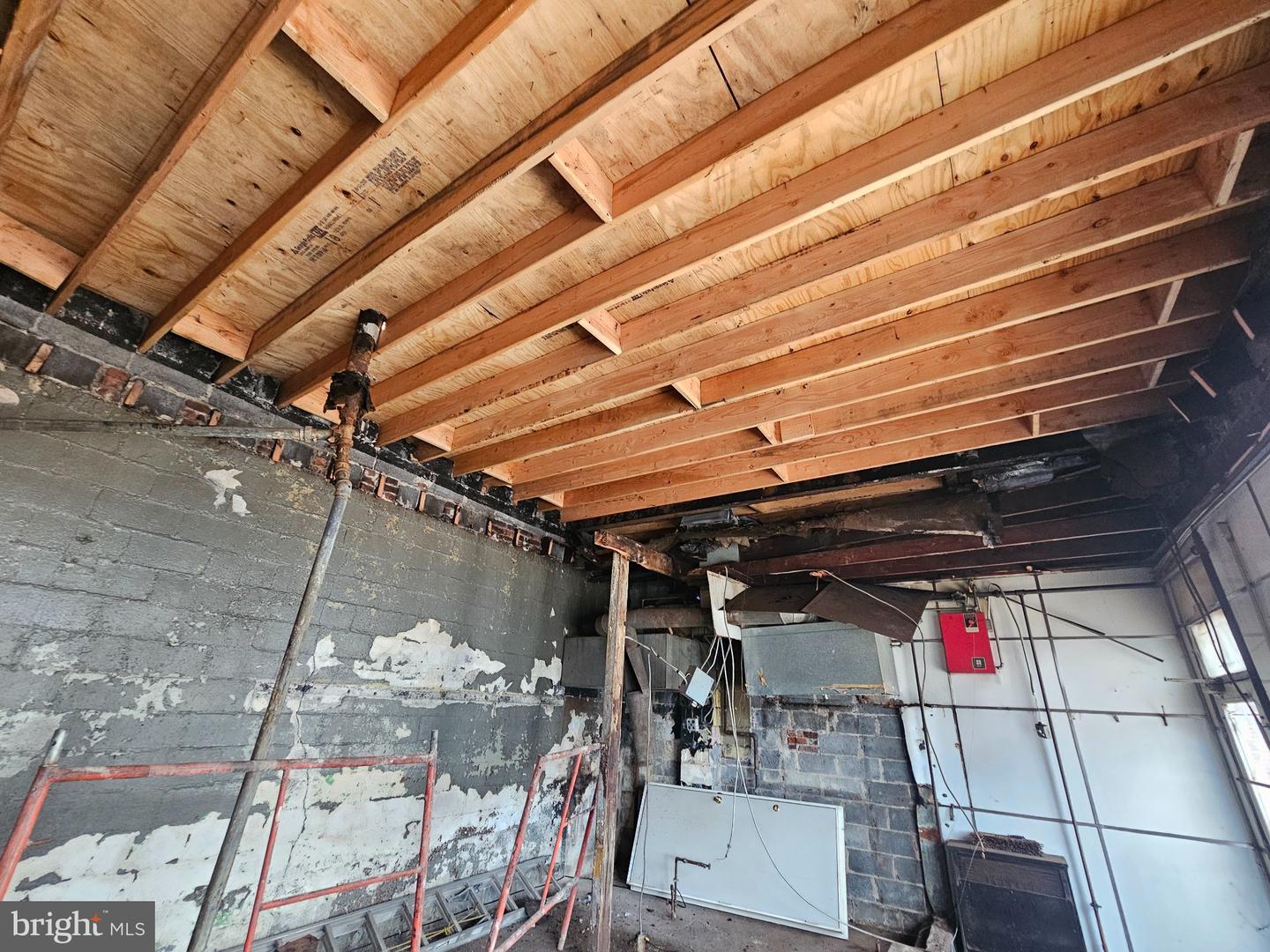 511 N Olden Ave Property Photo 17