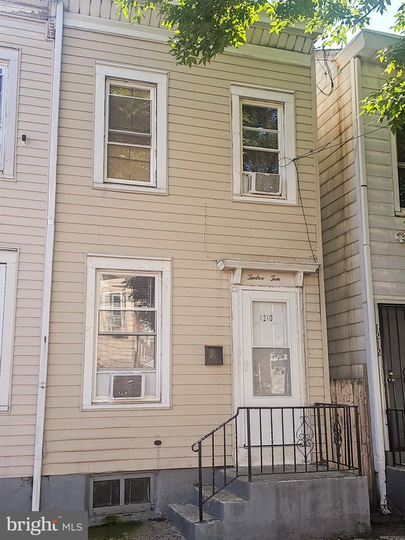 1210 Anderson St Property Photo 3