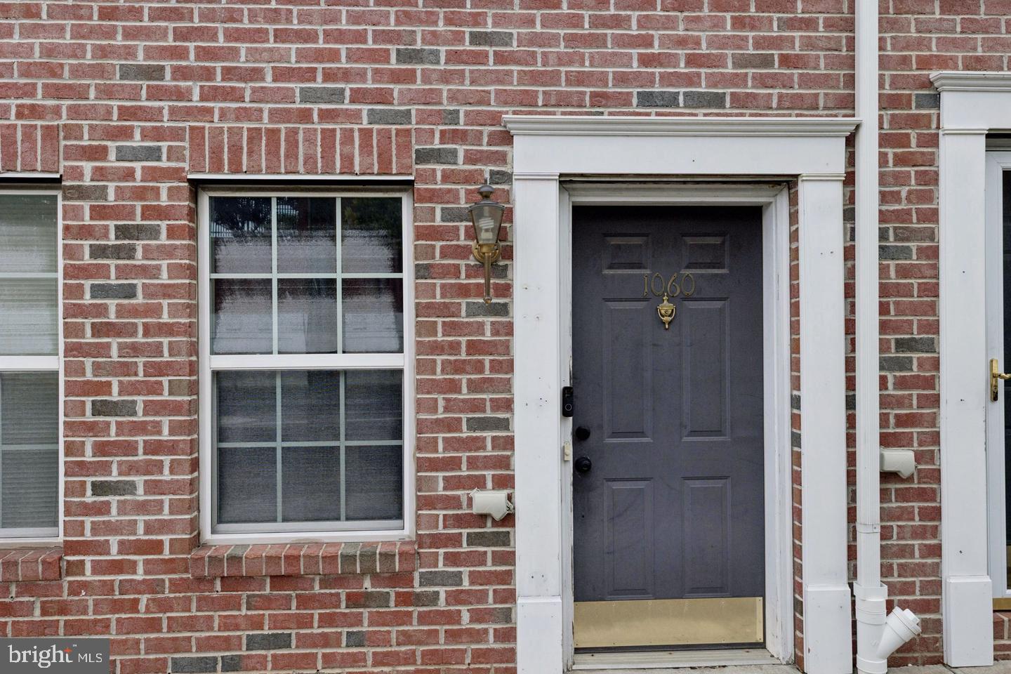 1060 Lamberton St Property Photo 3