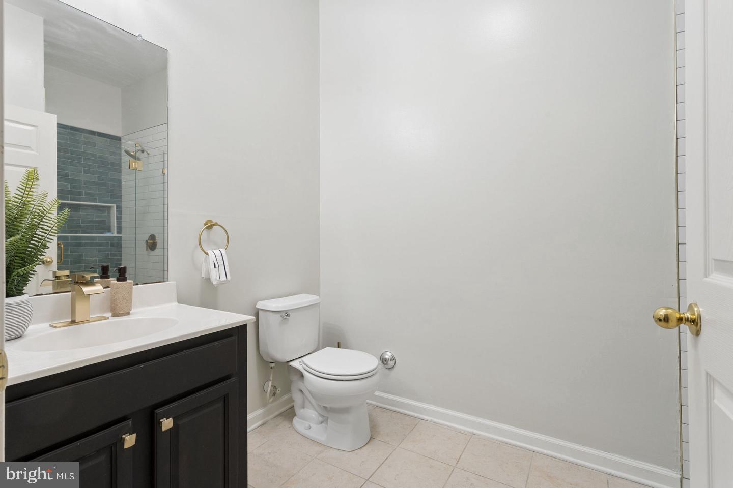 1060 Lamberton St Property Photo 11