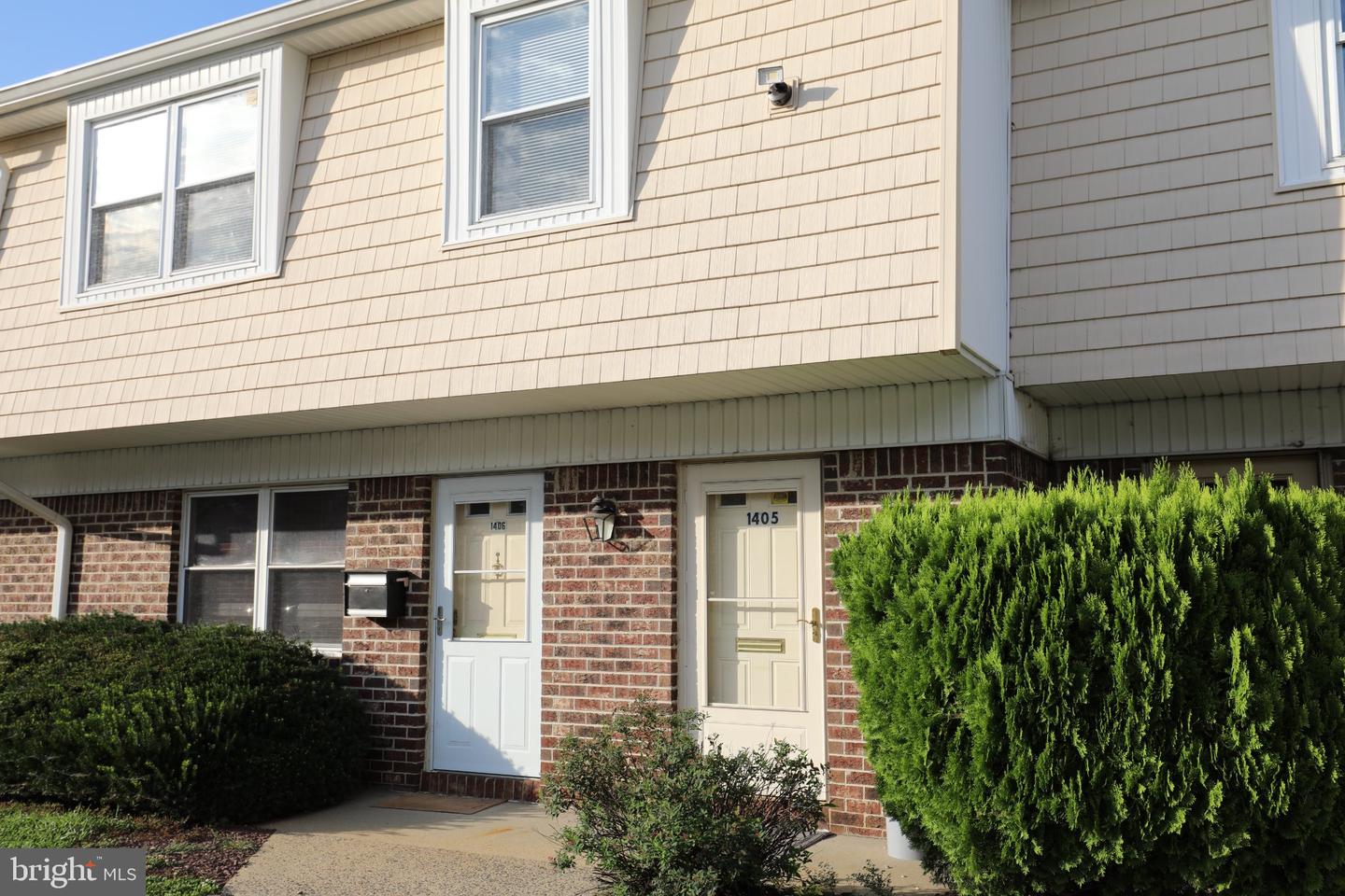 1405 SILVER CT Property Photo 1