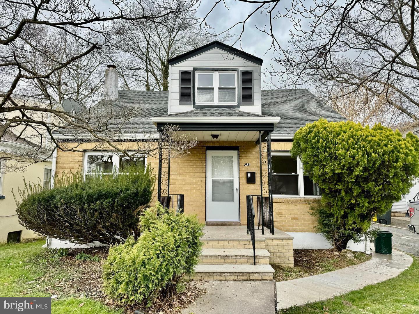192 WOODLAND AVE #A Property Photo 1