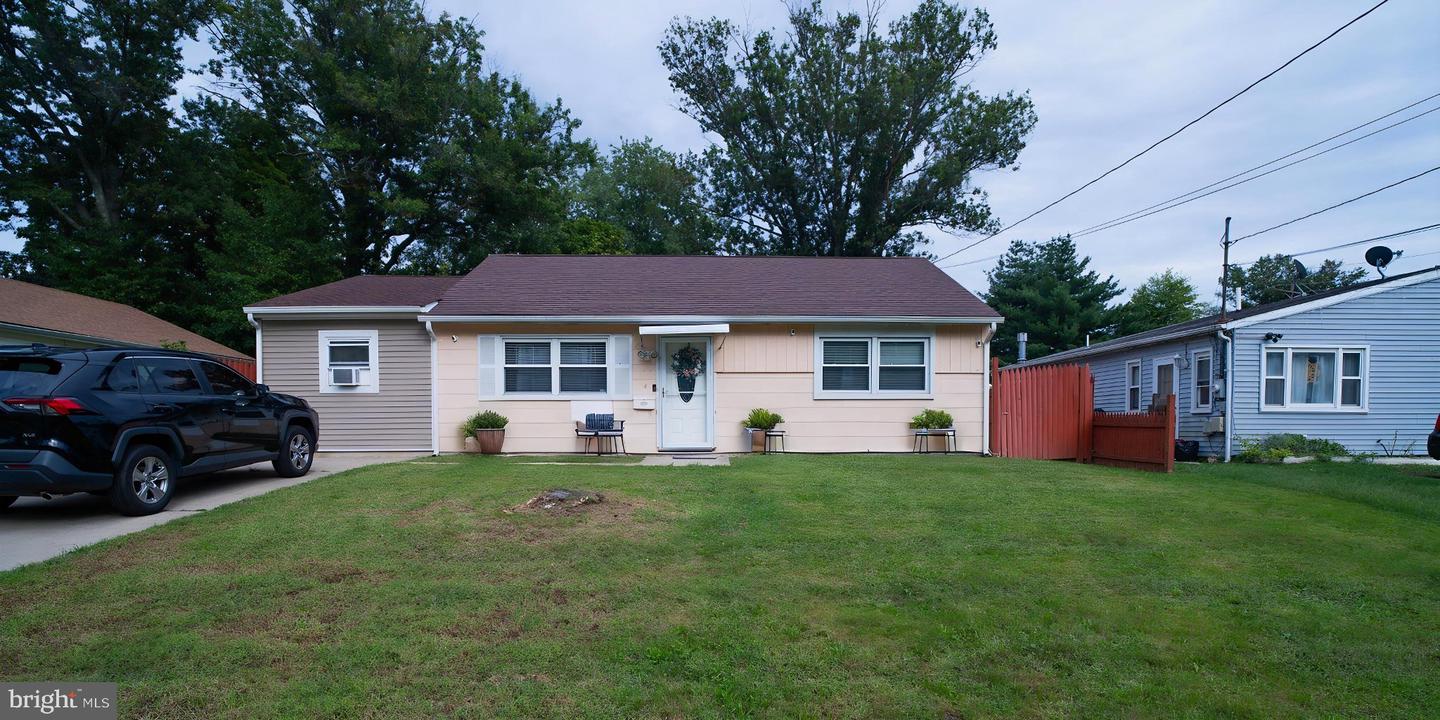 4 DORSET DR Property Photo 1