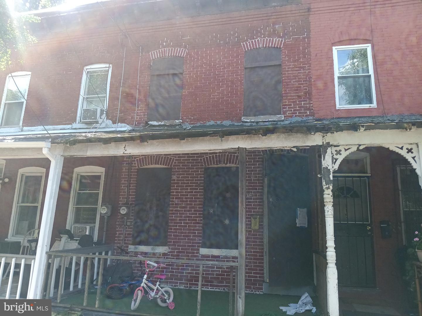 117 S LOGAN AVE Property Photo 1
