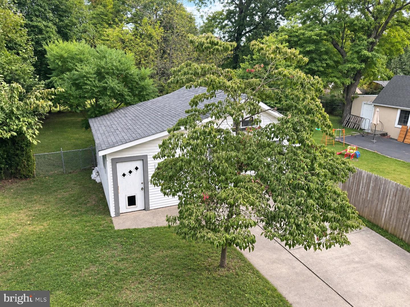 22 Brenwal Ave Property Photo 36