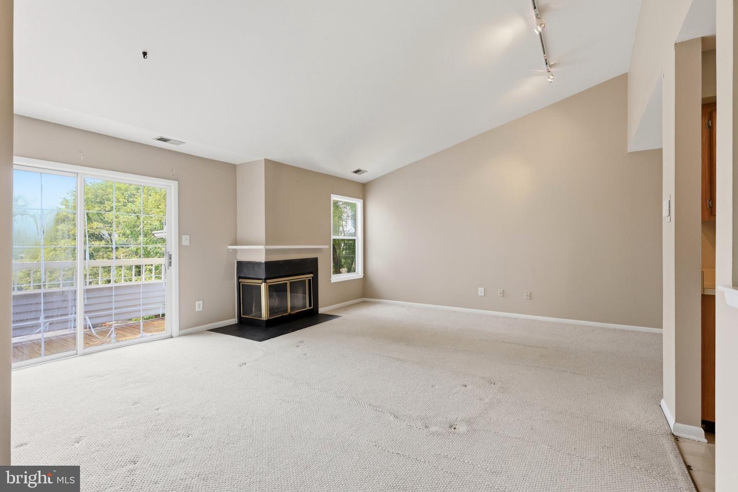 108 Lowell Ct #12 Property Photo 3