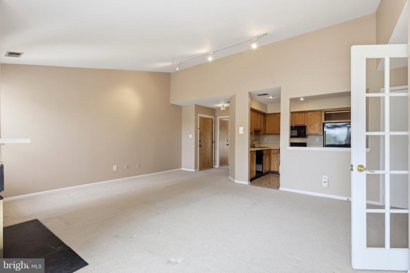 108 Lowell Ct #12 Property Photo 5