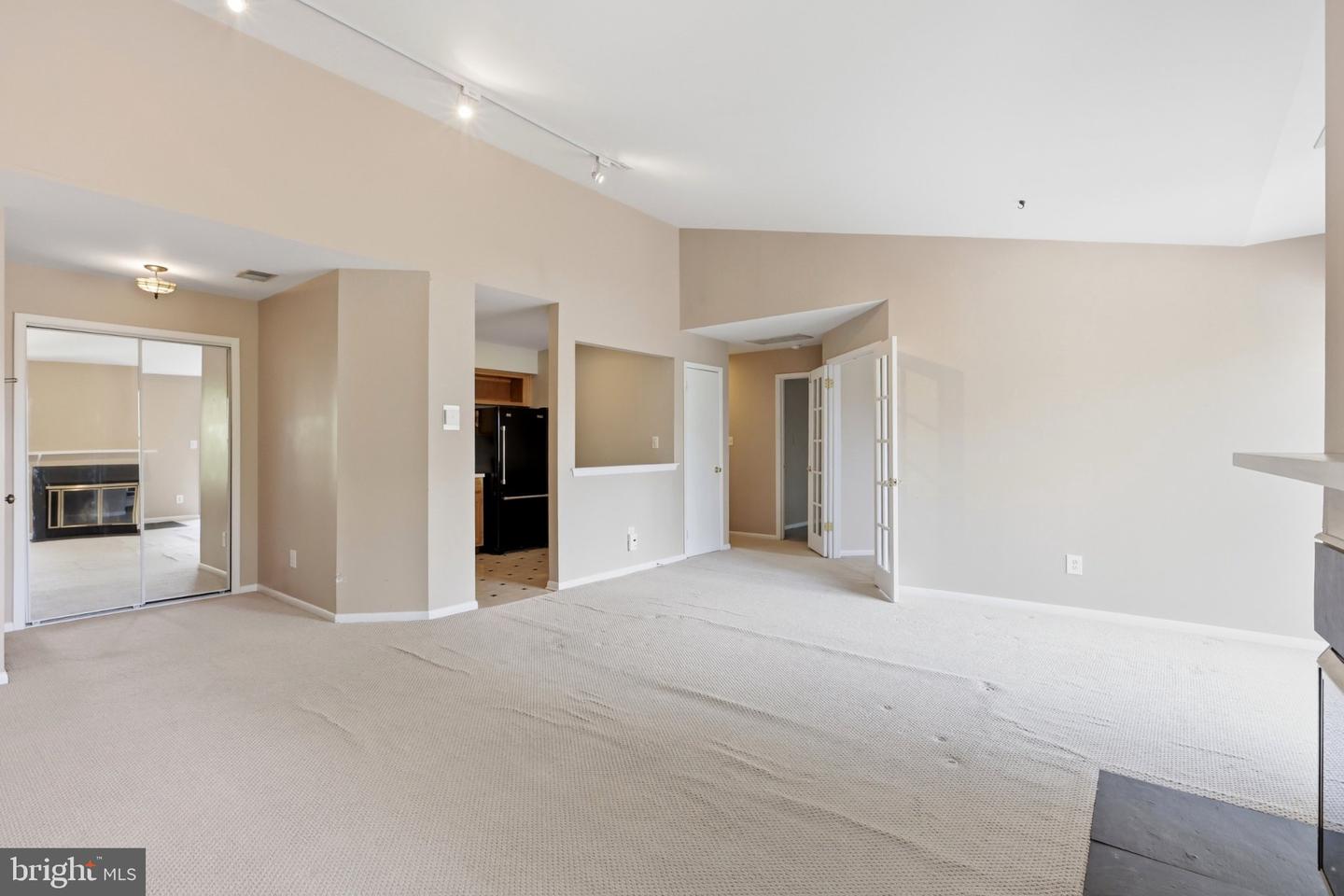 108 Lowell Ct #12 Property Photo 6