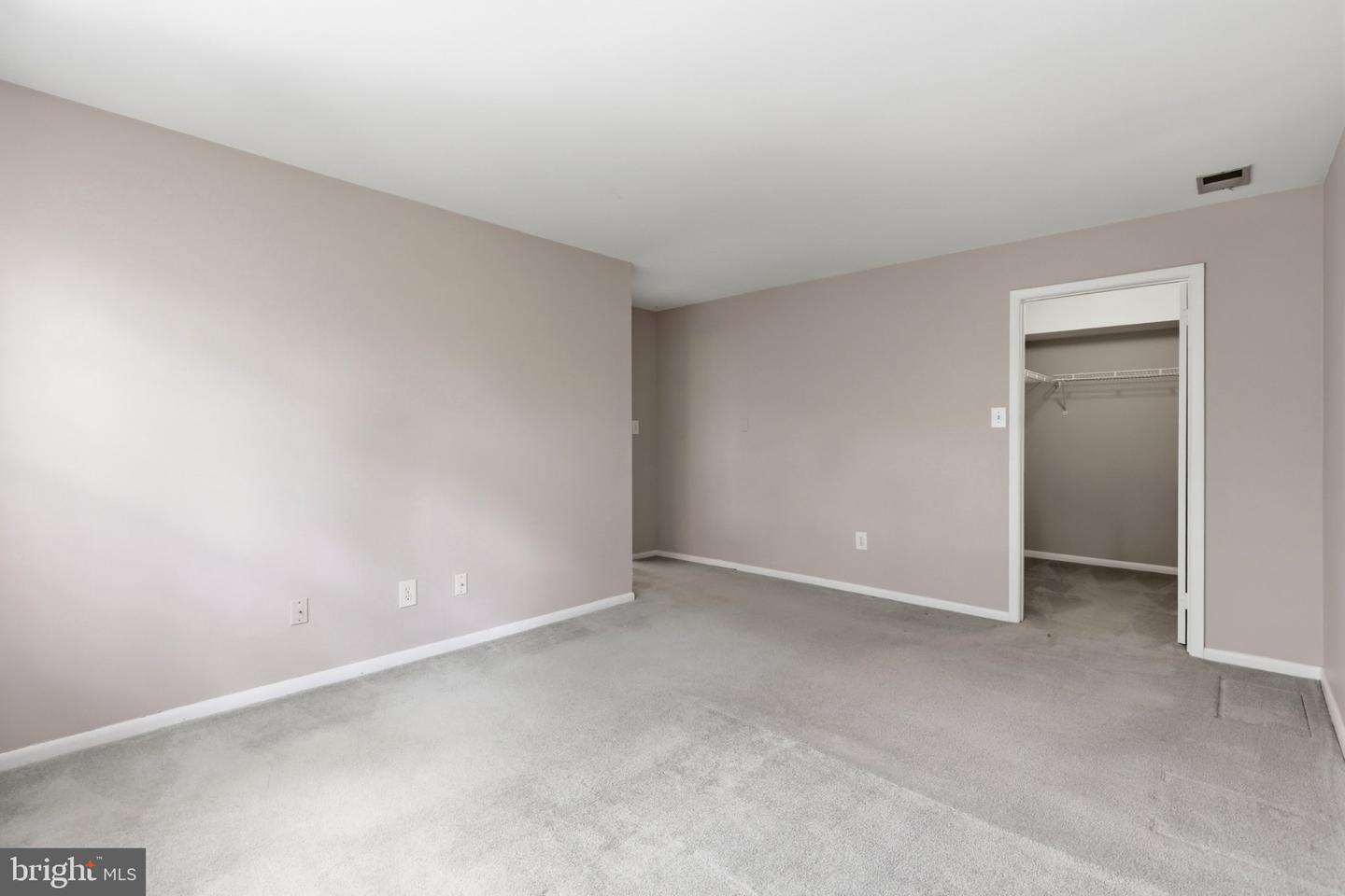 108 Lowell Ct #12 Property Photo 12