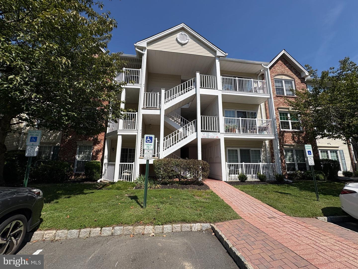 32 Versailles Ct Property Photo 1