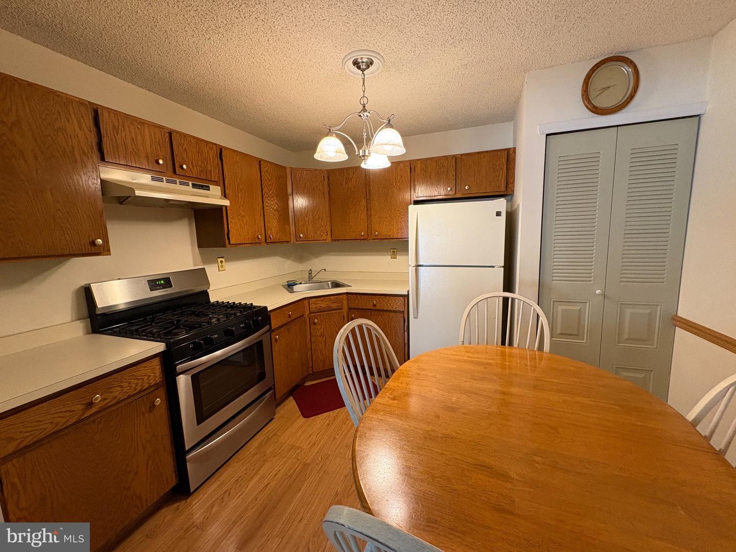 32 Versailles Ct Property Photo 4