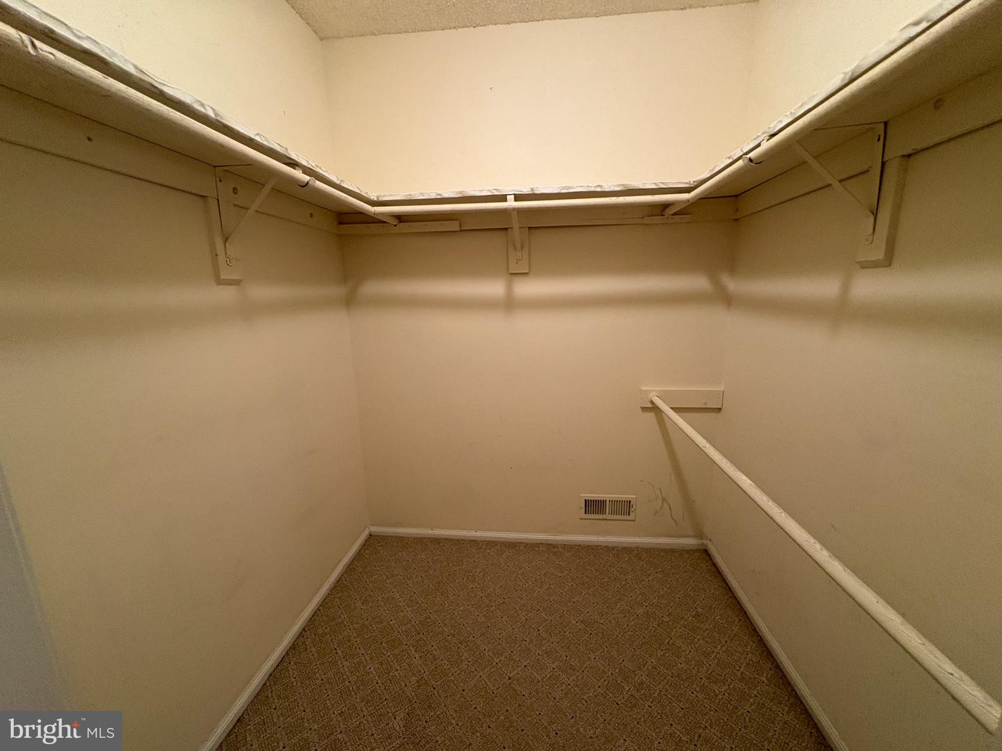 32 Versailles Ct Property Photo 11