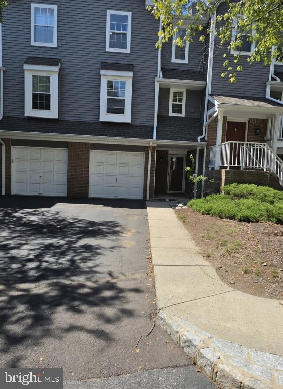 6 Halstead Pl Property Photo 1